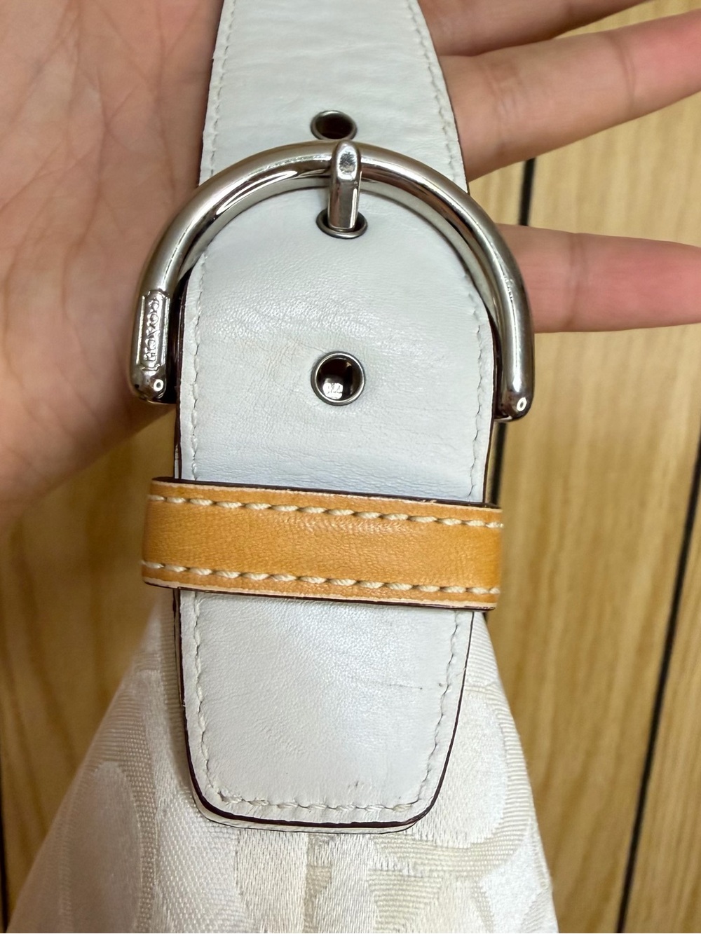 Vintage Coach Y2K White Signature Shoulder Bag - Picture 5 of 10